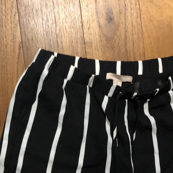 Black white stripe forever 21 loose summer shorts - Picture 3 of 3